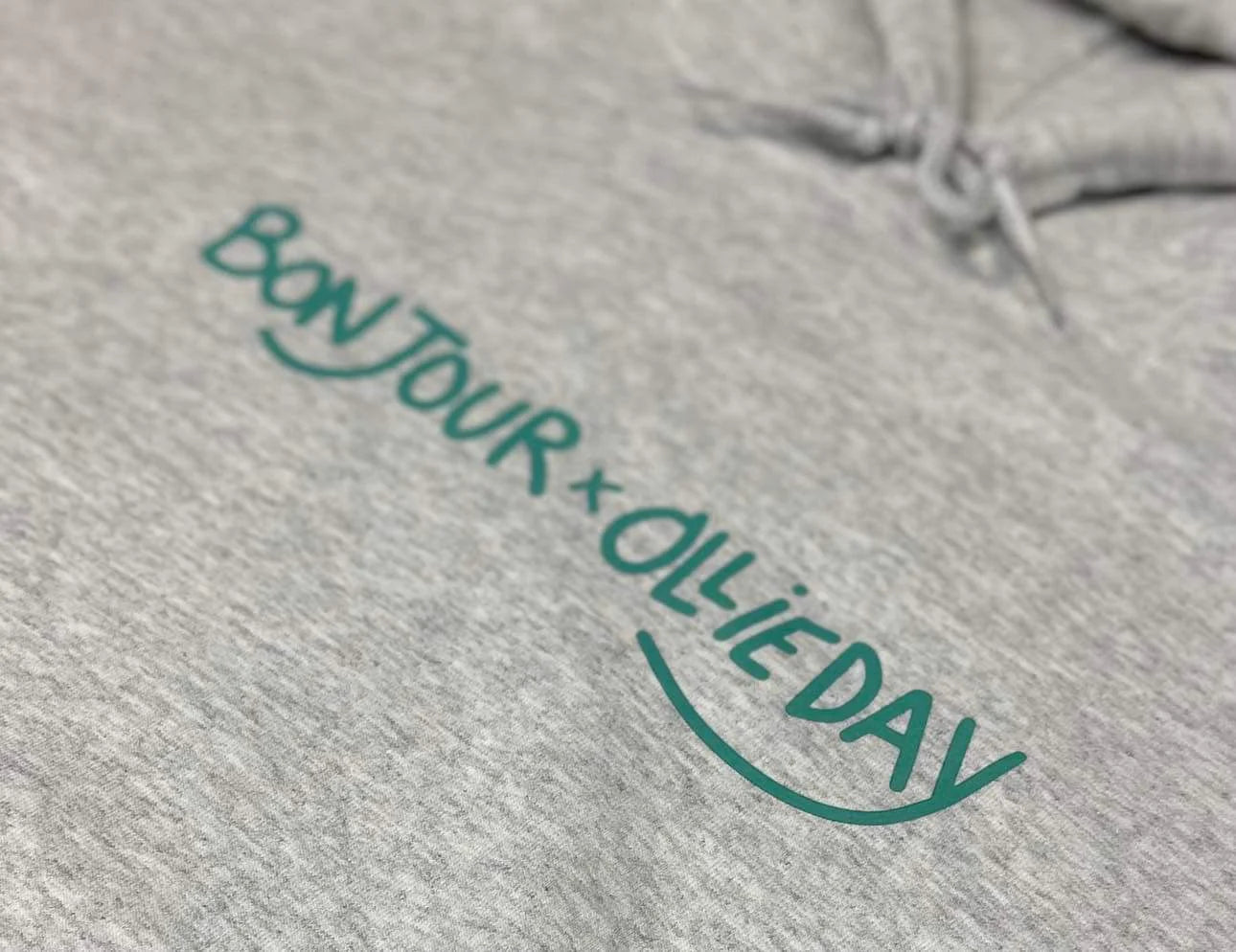 Le Hoodie Bonjour.™ X Ollieday