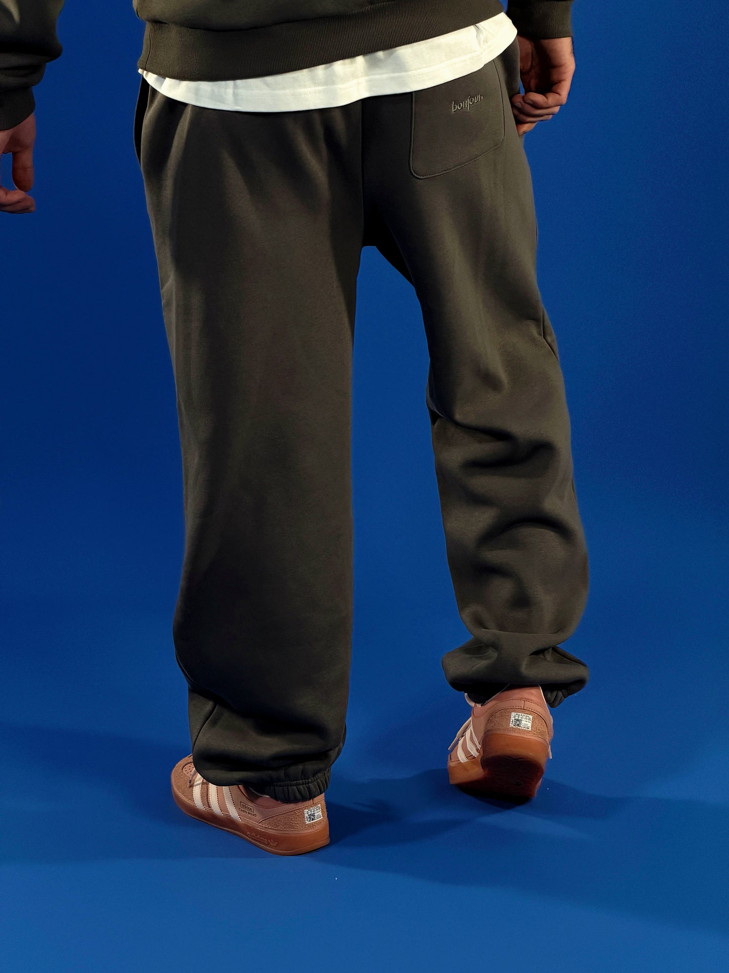 bonjour. Jogging heavy