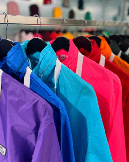 Bonjour.™ le Coupe vent Bleu Azur