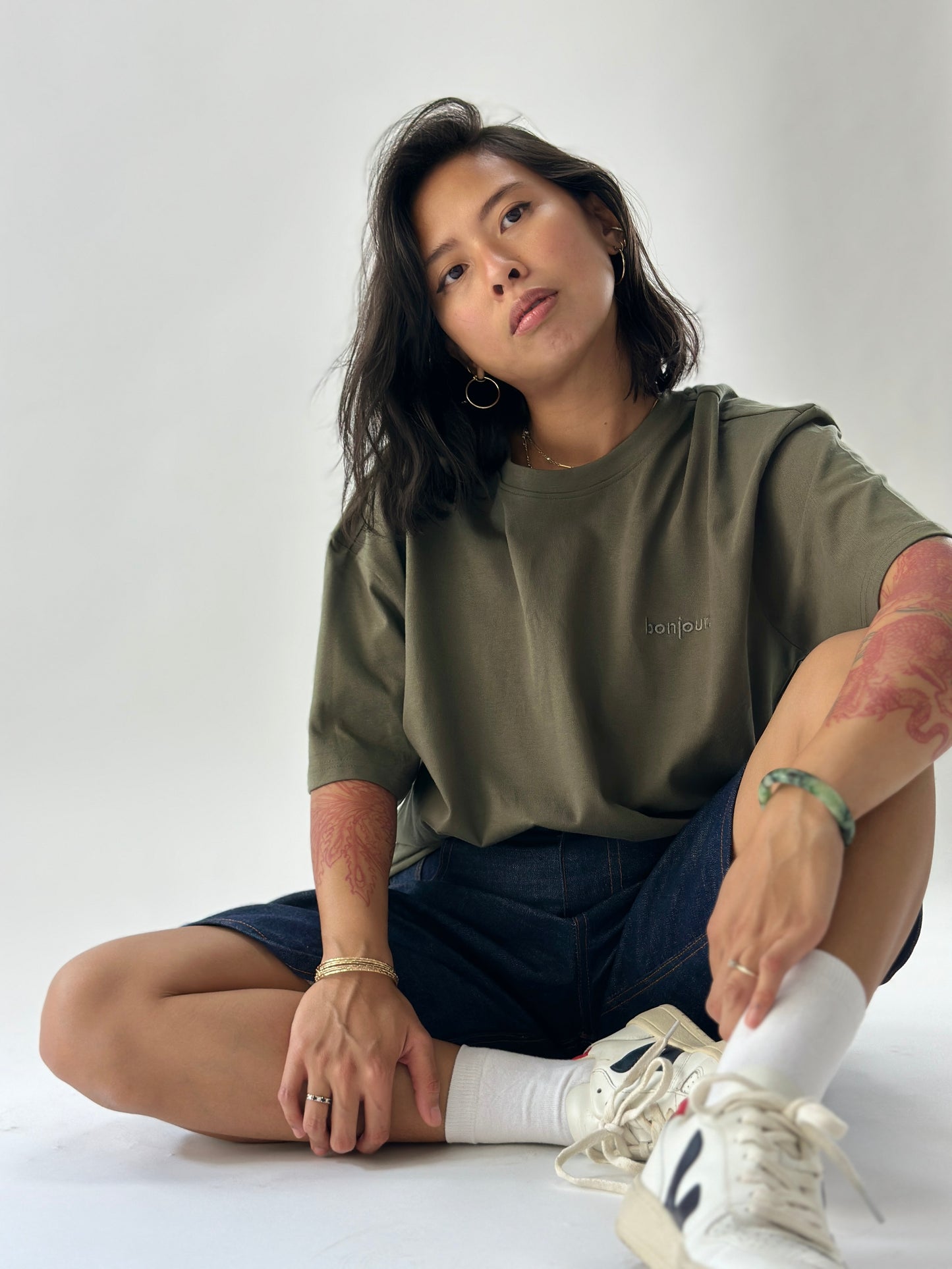 bonjour. T-shirt brodé