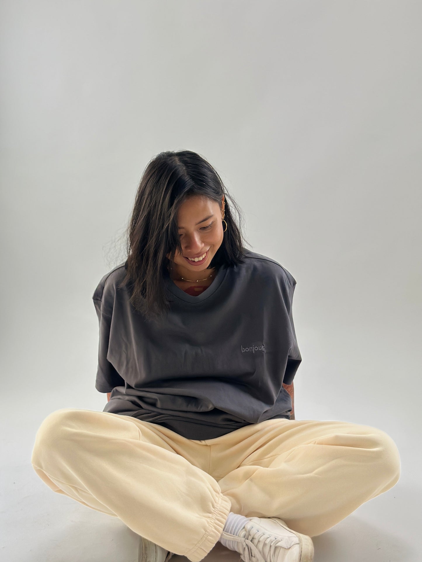 bonjour. T-shirt brodé