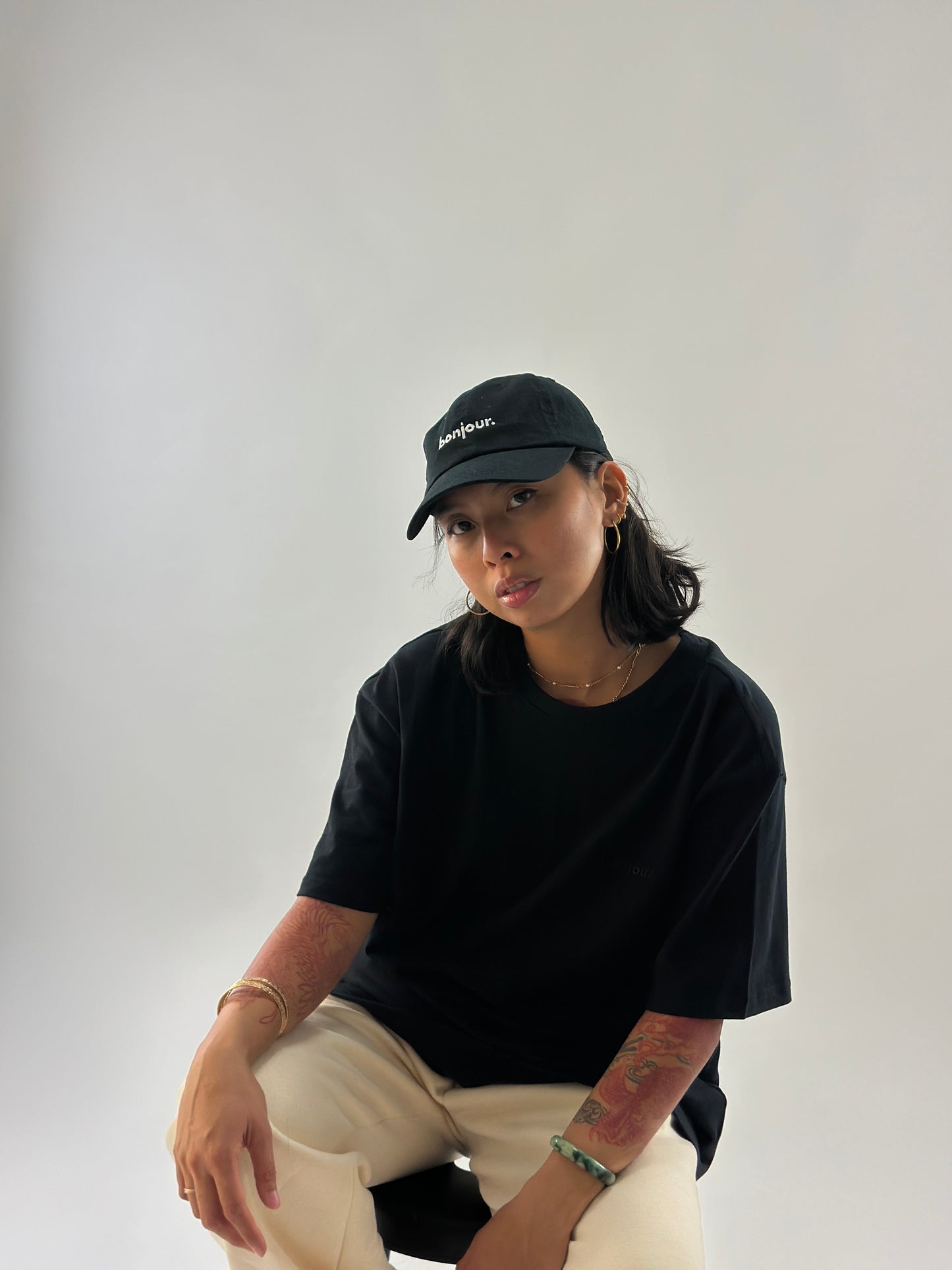 bonjour. T-shirt brodé