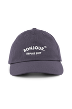 bonjour. La Casquette Essentielle